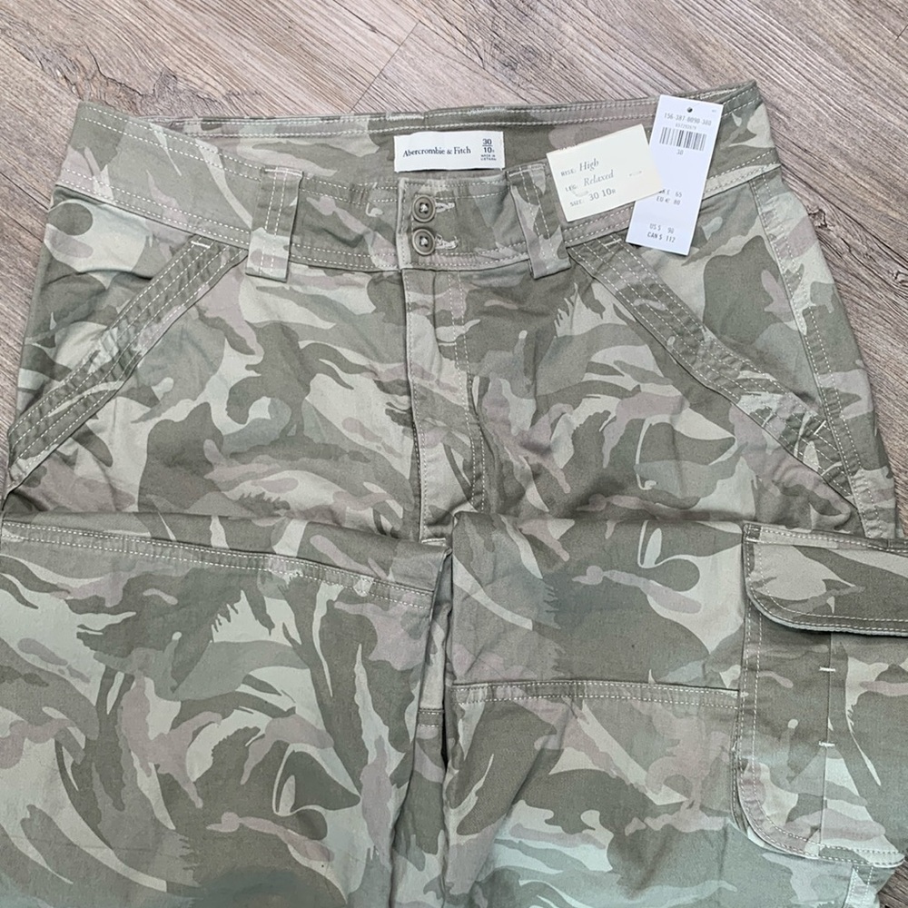Abercrombie & Fitch Cargo Pant Women 30 10R Relaxed Leg High Rise NWT Light Camo